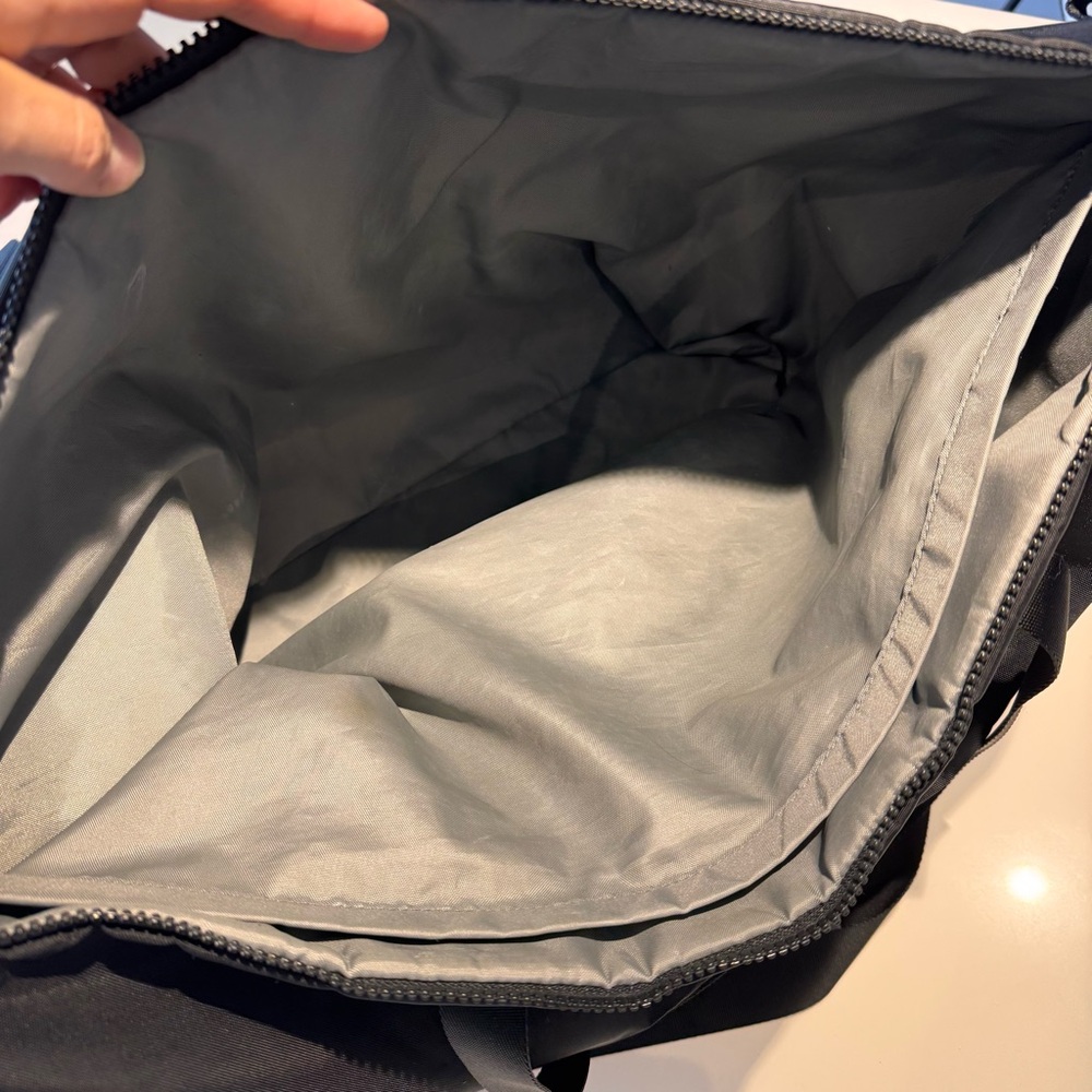 The North Face Crossbody Tote / Black - Picture 7 of 7